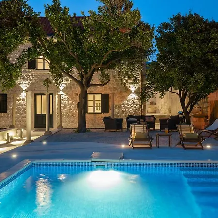 Hedera Estate, Hedera Iv Villa *